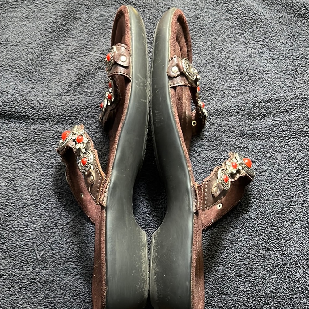 Minnetonka Brown antiqued silver and red stones sandals. - Picture 5 of 7